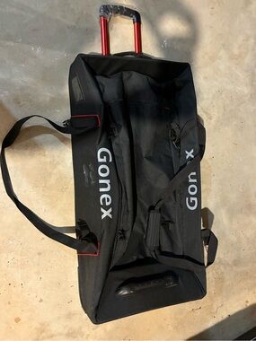 Onex Black Duffel with Red Telescoping Handle